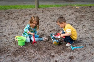 Read more about the article Creative Strategies for Organizing Outdoor Toys