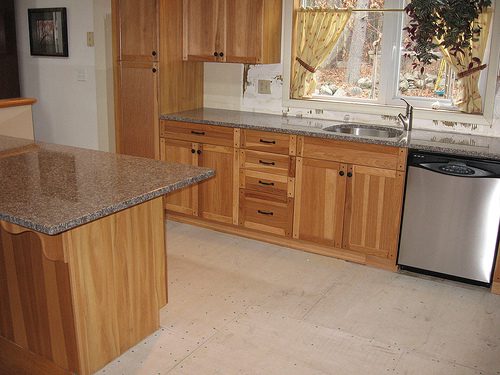 You are currently viewing Maximizing Your Kitchen Space: Dealing with Counter Clutter