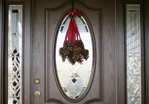 You are currently viewing 101 Days of Christmas: Hanging Pinecones