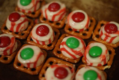You are currently viewing 101 Days of Christmas: Peppermint Chocolate Pretzel Treats
