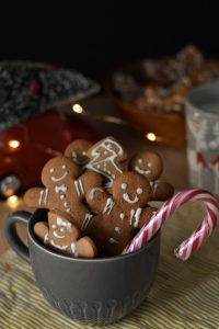 Read more about the article 101 Days of Christmas: Gingerbread Snowflake Creams
