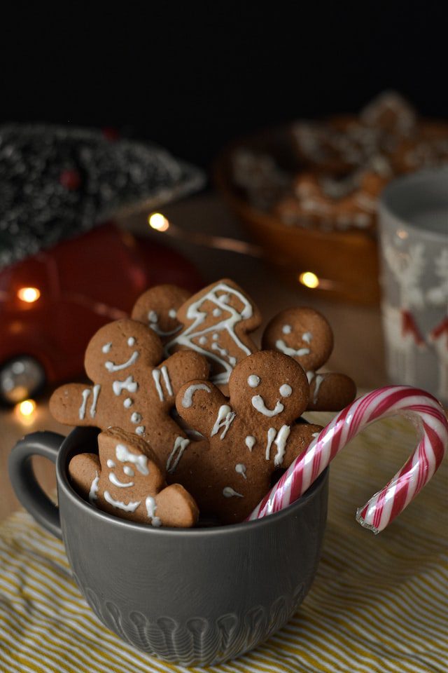 You are currently viewing 101 Days of Christmas: Gingerbread Snowflake Creams