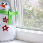 Felt Snowman {Winter DIY Decor}