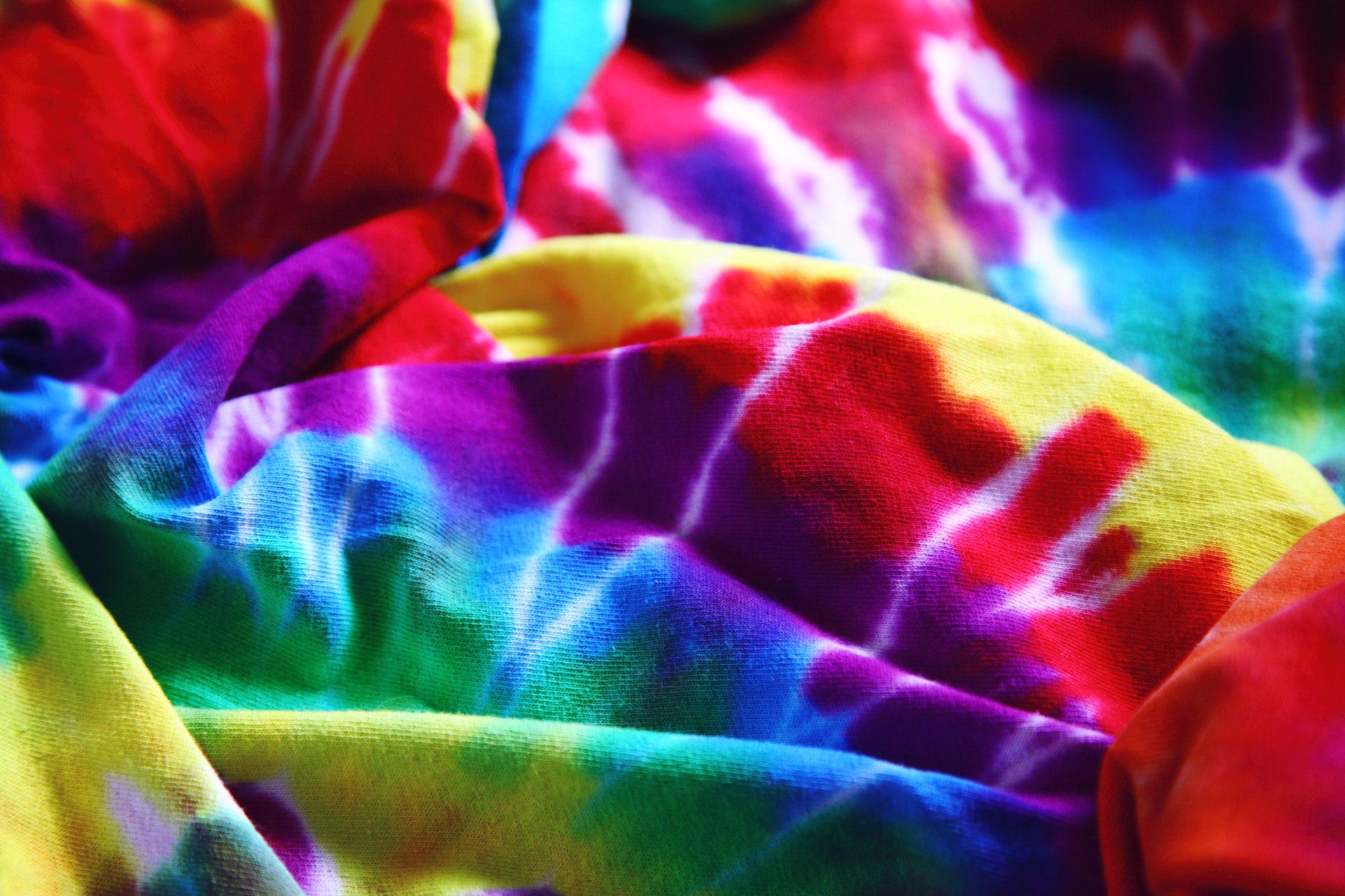You are currently viewing Classic Tie Dye Camp Crafts with A Twist