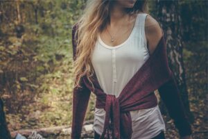 Read more about the article How to Layer Tank Tops