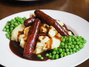 Read more about the article Bangers and Savoy Cabbage Mash: Easy Family Meals