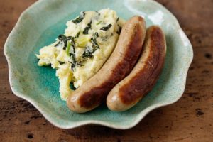 Read more about the article Bangers and Savoy Cabbage Mash: Easy Family Meals