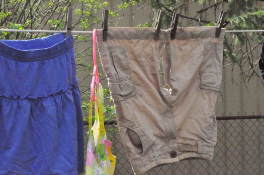 9 Tips for Hanging Out Laundry on the Clothesline at lifeyourway.net
