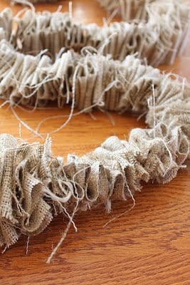 DIY Burlap Garland {Handmade Decor Roundup at lifeyourway.net}