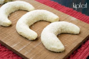 Read more about the article Austrian kipferl {101 Days of Christmas}