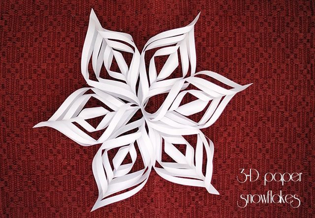 You are currently viewing 3-D paper snowflakes {101 Days of Christmas}