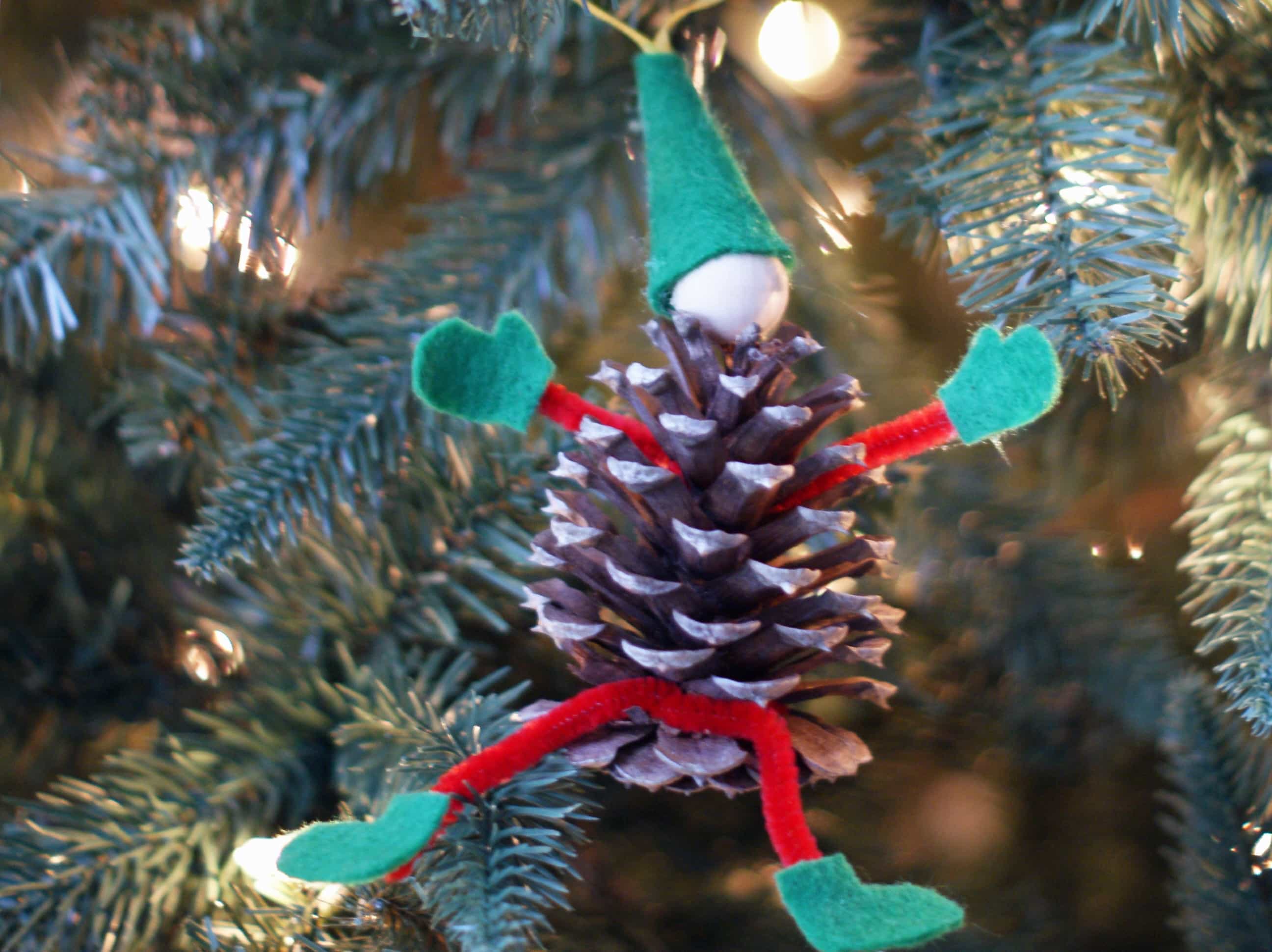 You are currently viewing Pinecone elf ornament {101 Days of Christmas}