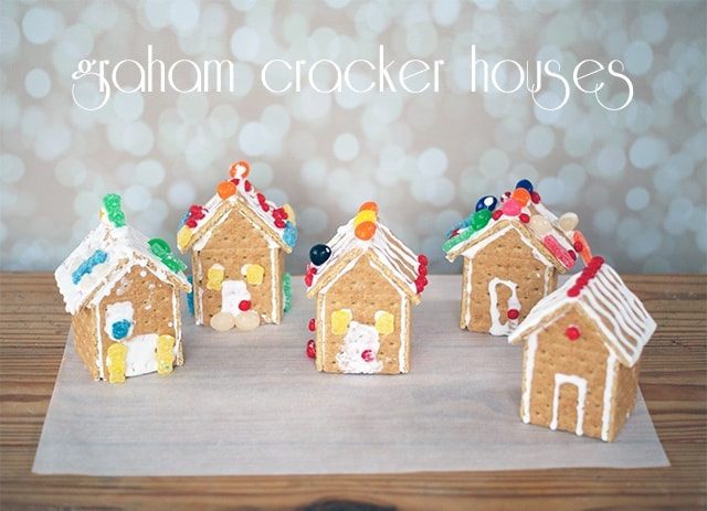 You are currently viewing Graham cracker houses {101 Days of Christmas}
