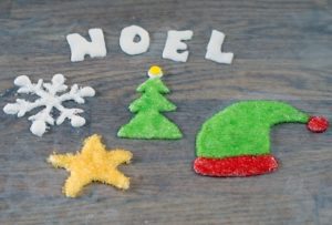 Read more about the article Royal icing shapes and decorations {101 Days of Christmas}