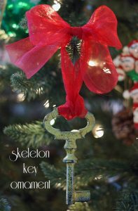 Read more about the article Skeleton key ornaments {101 Days of Christmas}