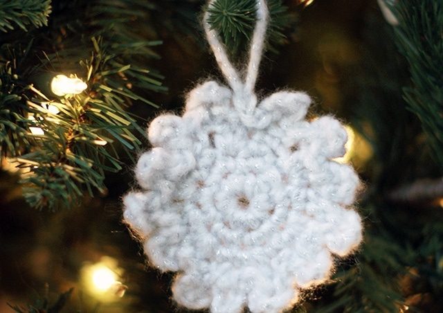 You are currently viewing Crocheted snowflakes {101 Days of Christmas}