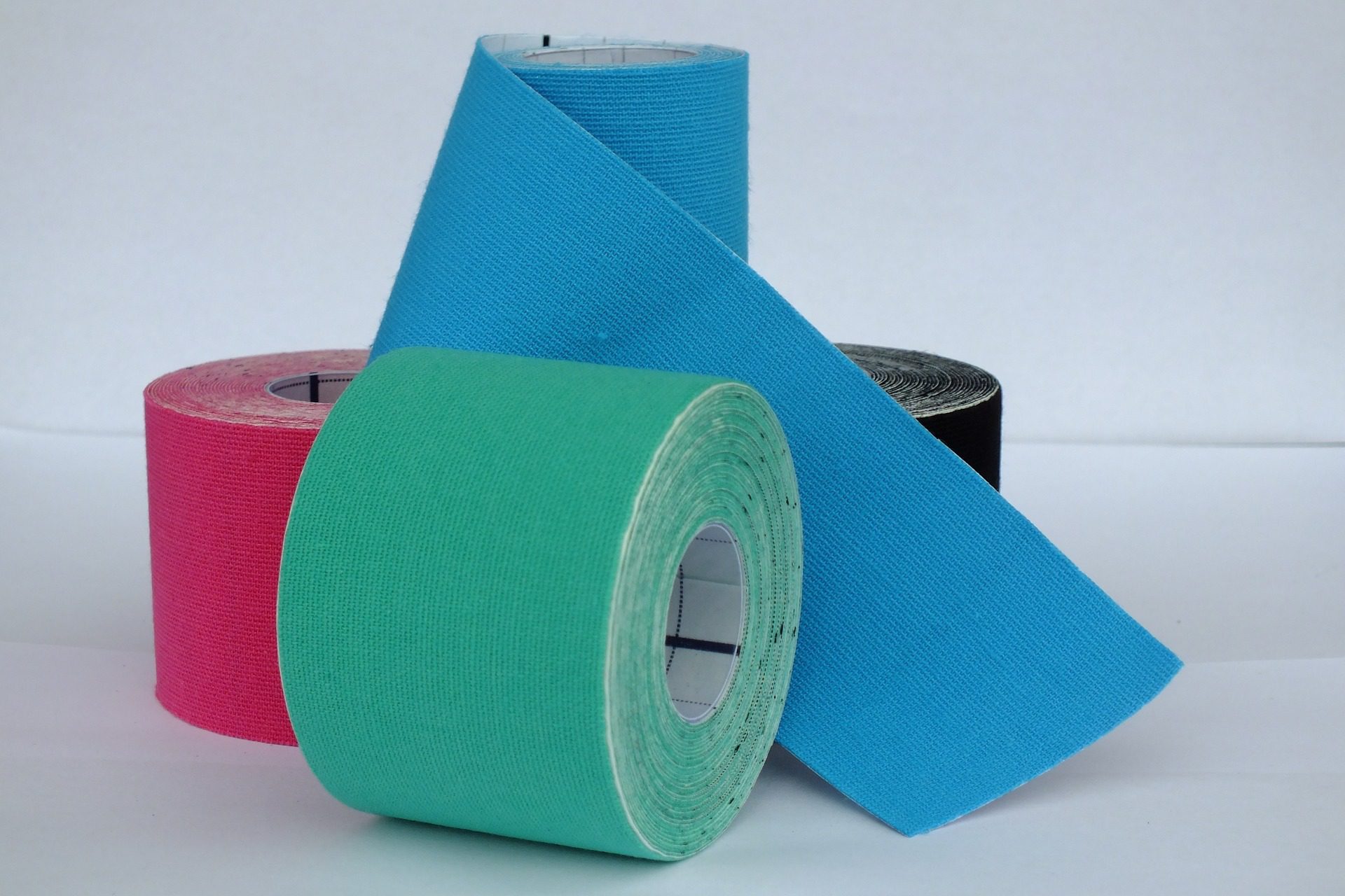 You are currently viewing What Is the Use of Kinesiology Tape in Pain Treatment?