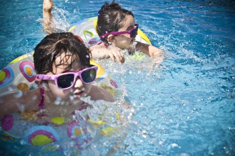 Kids swiming