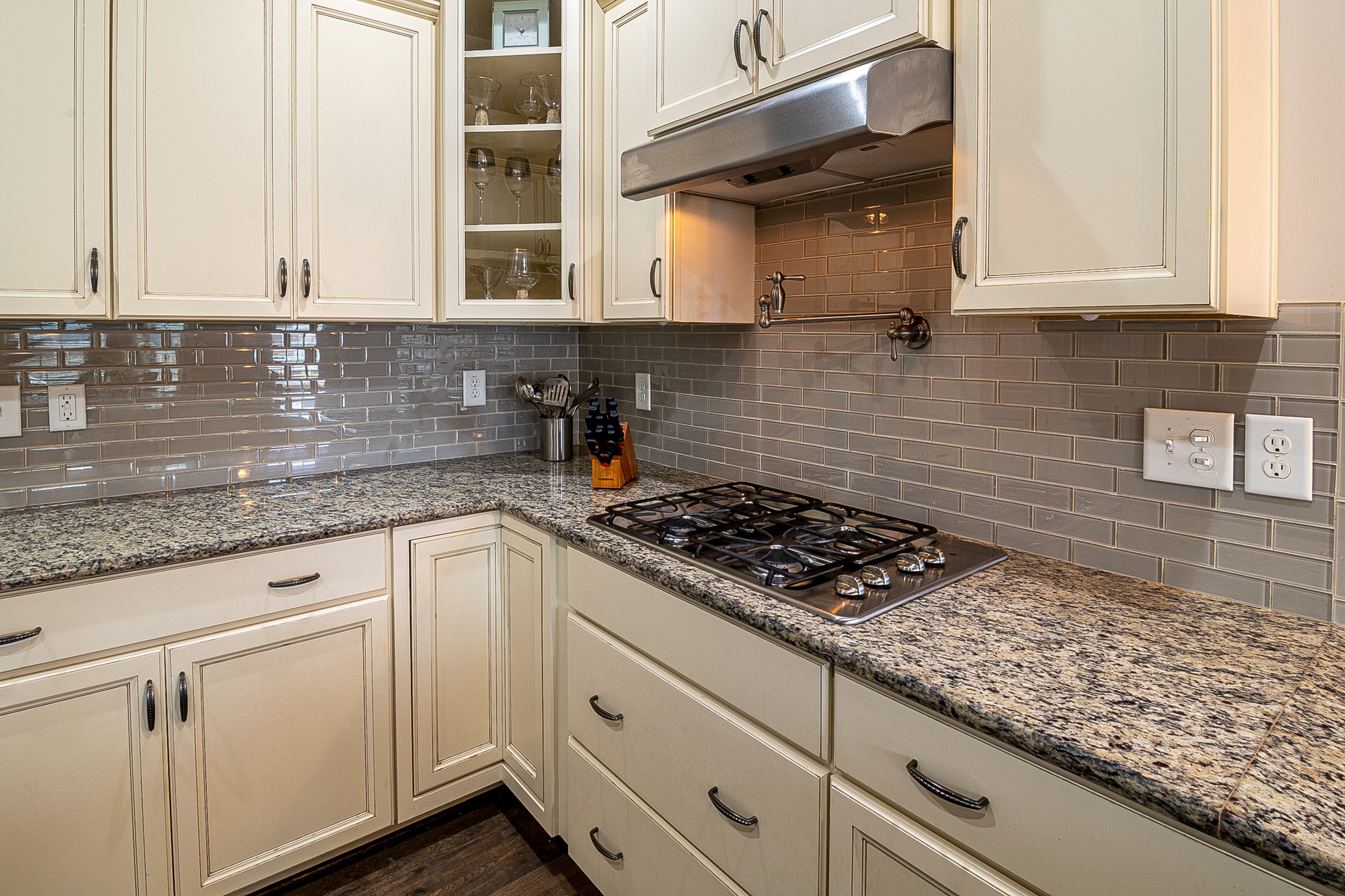 You are currently viewing The Importance of Selecting the Right Kitchen Range Hood