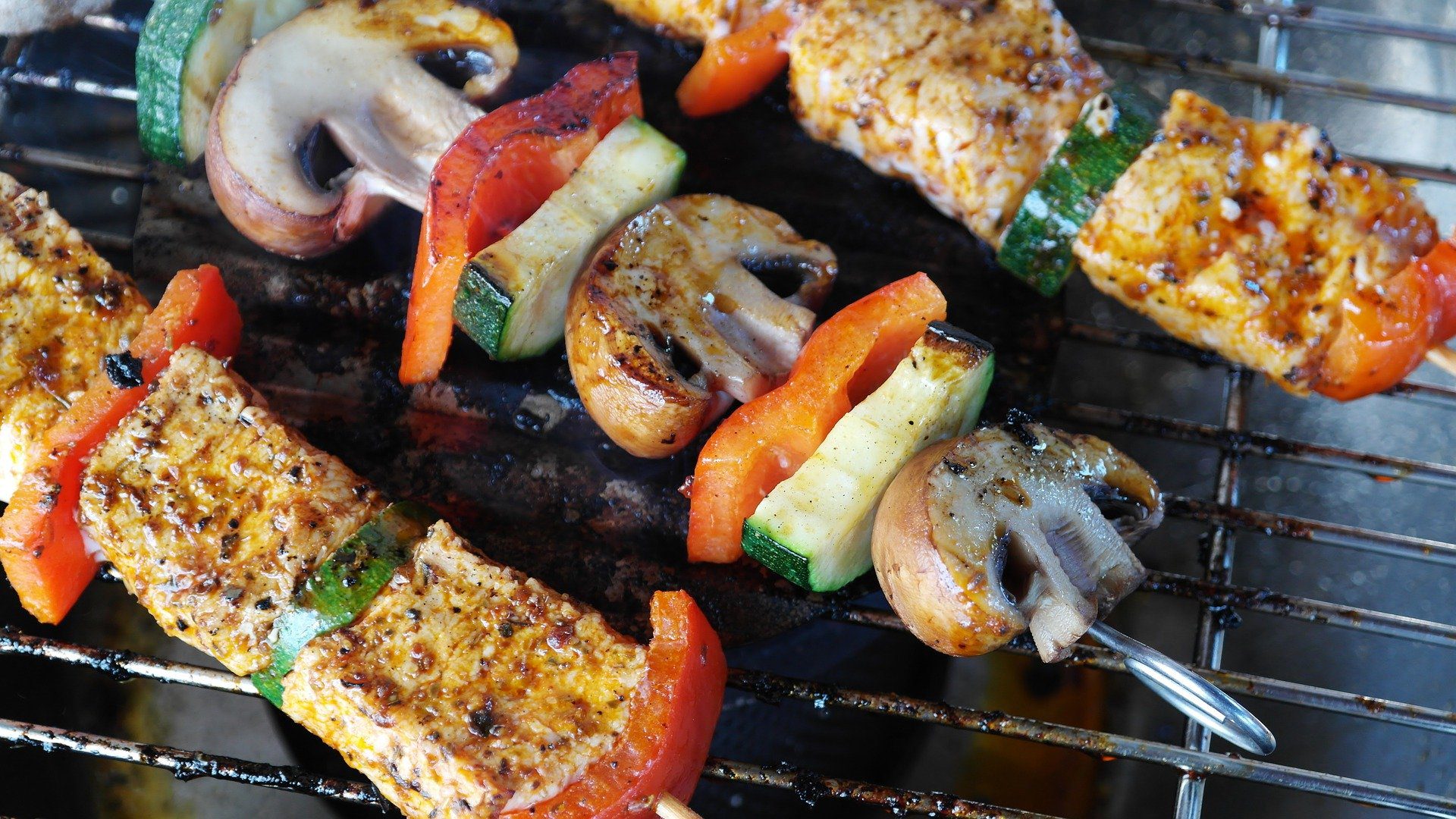 You are currently viewing Top Tips to Grill Like a Pro This Summer