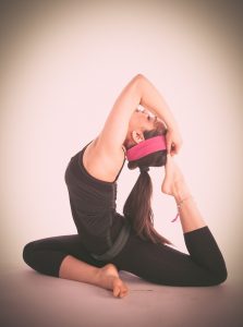 Read more about the article The Best Yoga Headbands and Why You Need Them