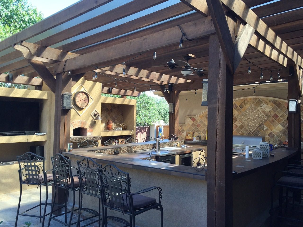 You are currently viewing How to Design an Outdoor Kitchen