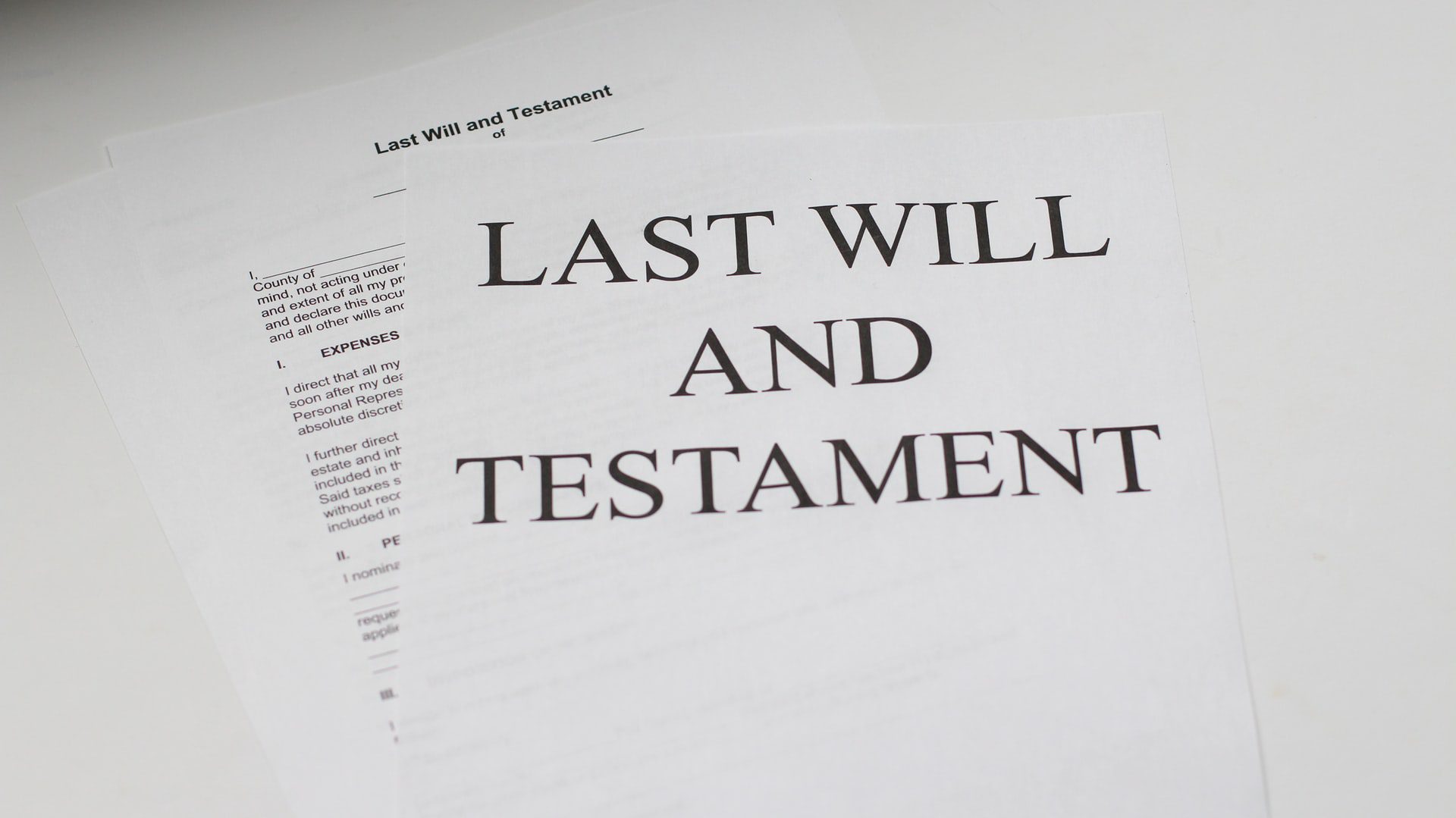 You are currently viewing What’s the Difference Between a Will and an Estate Plan?