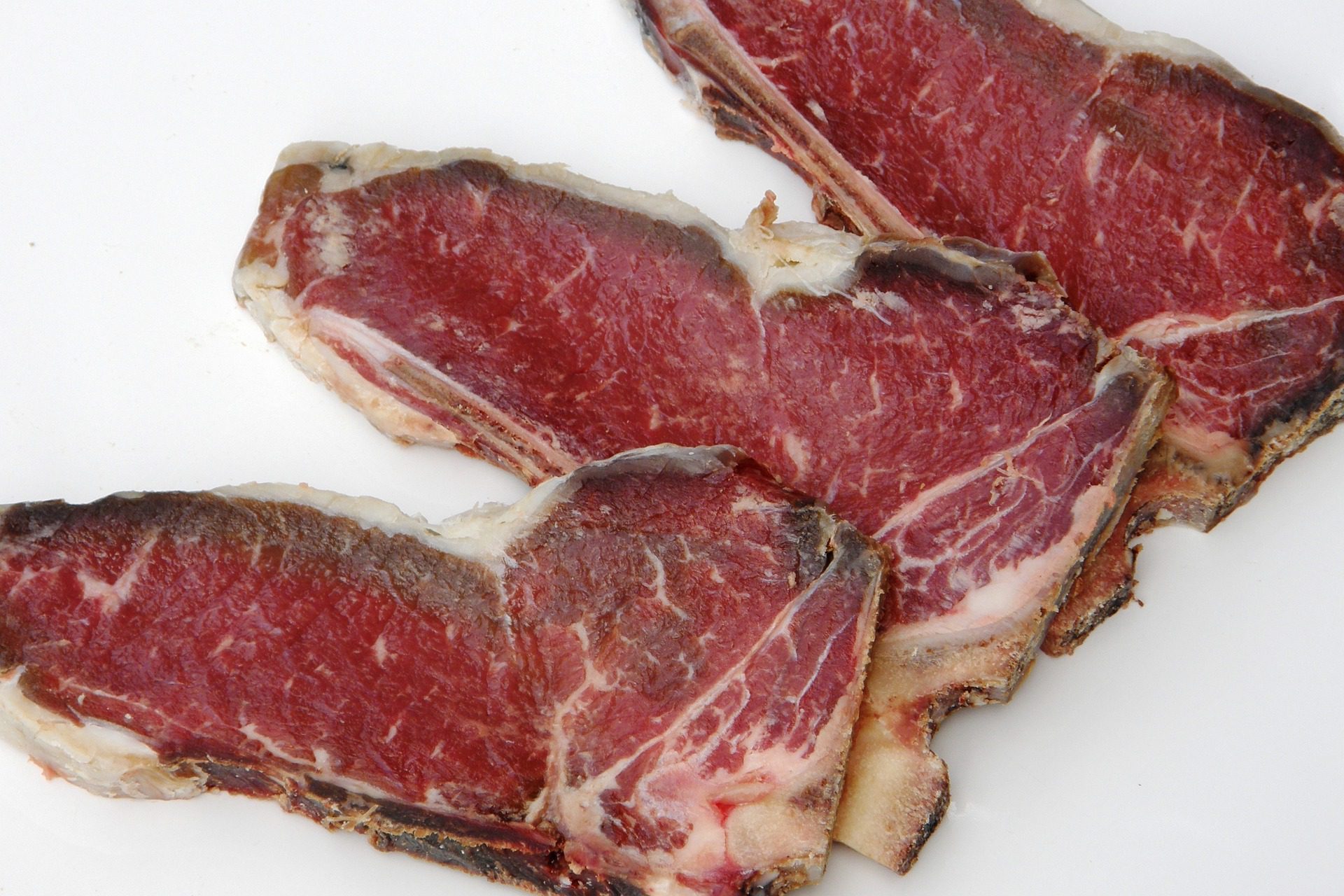 You are currently viewing Why You Should Try Dry Aged Steaks In Chicago