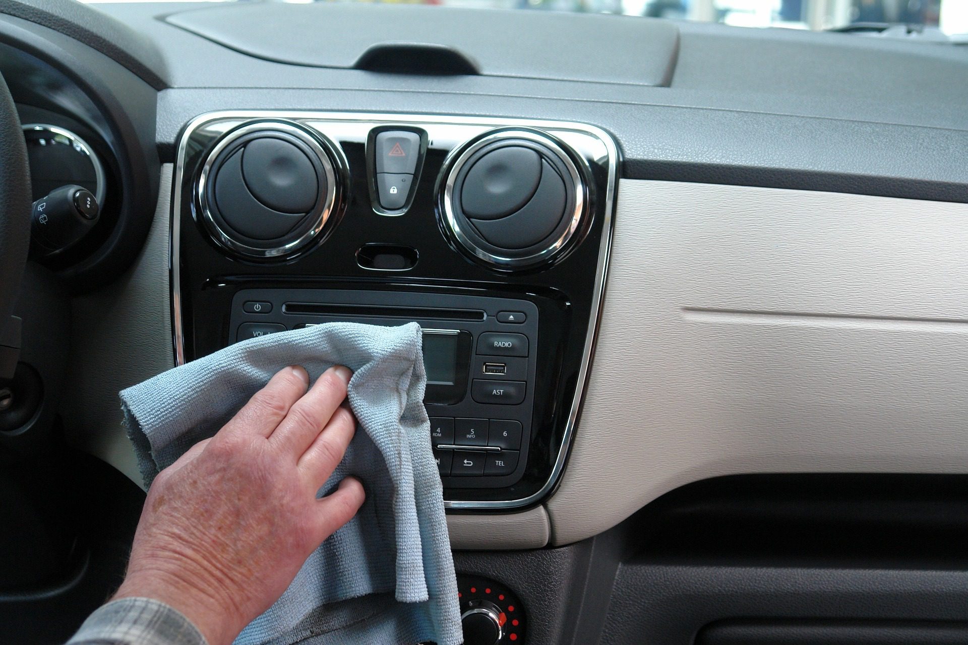 You are currently viewing The best cleaning tips for car drivers