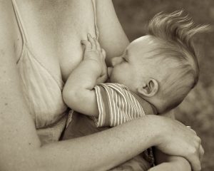 Read more about the article Useful Breastfeeding Tricks That Every Mother Must Know About