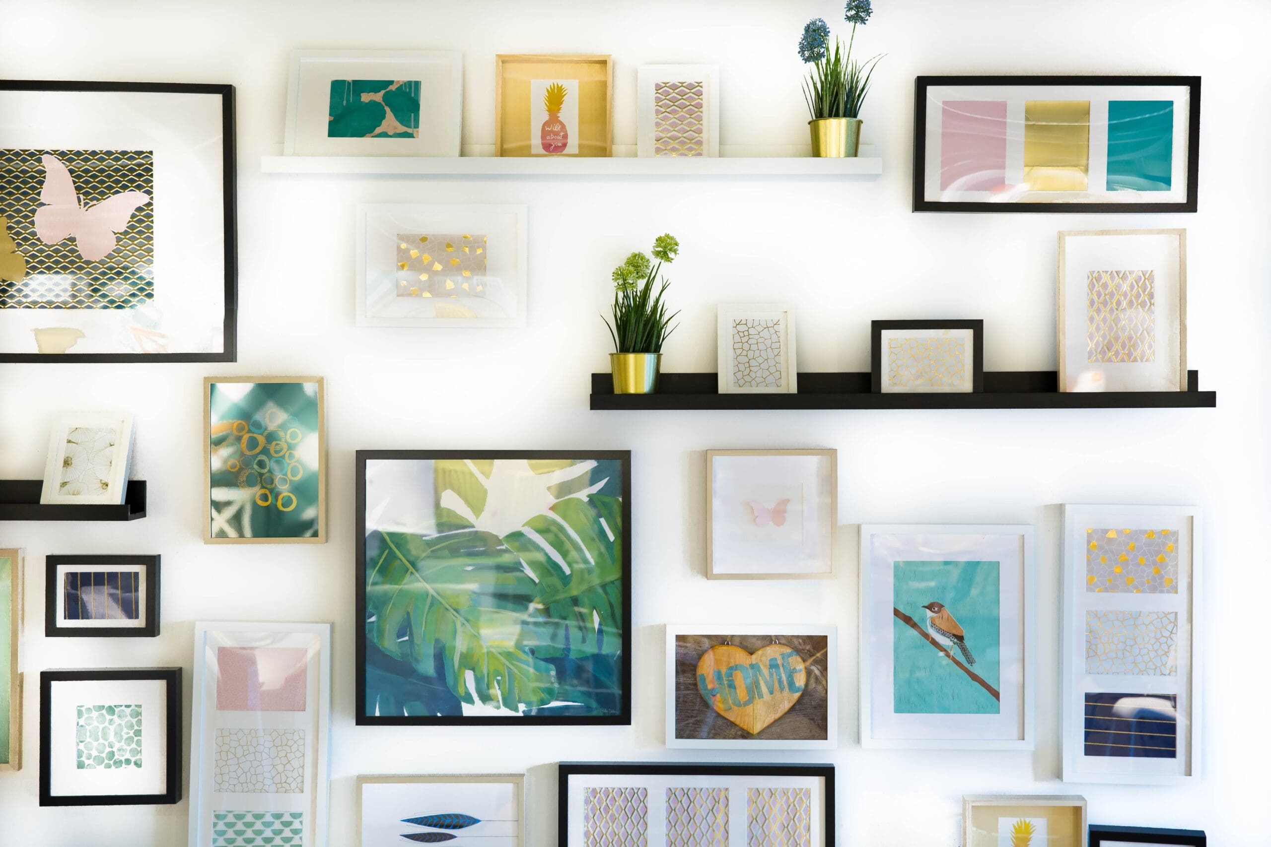 6 Useful Tips on How to Decorate Your Walls on a Budget