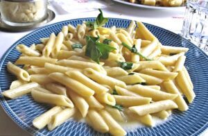 Read more about the article What is Traditional Alfredo Sauce Made of?