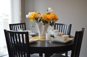 Read more about the article How to Choose the Right Dining Table for Your Space