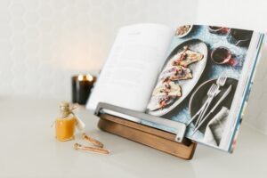 Read more about the article How to Write a Good Cookbook in 7 Steps