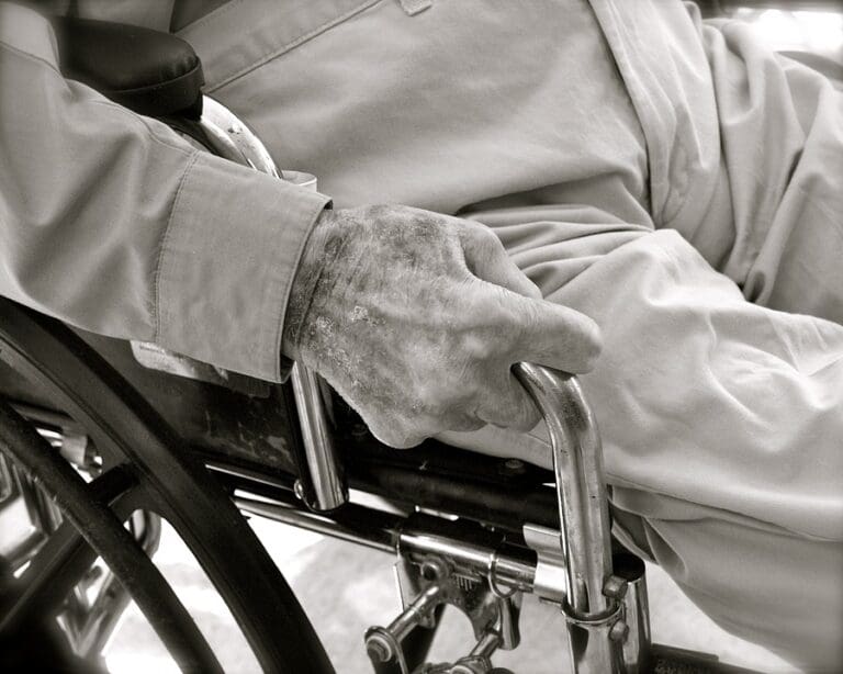 5 Tips for Caring for a Senior with Mobility Issues