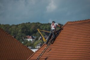 Read more about the article 4 Reasons to Replace Your Roof