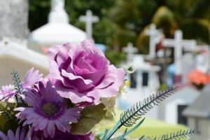 Read more about the article What’s The Difference Between Direct Cremation and Traditional Cremation?