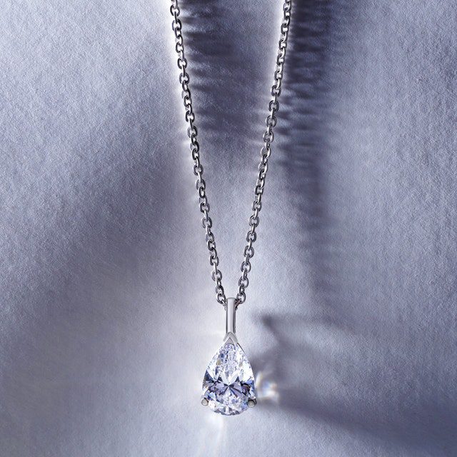 You are currently viewing Embellish your Neck with Diamond Pendants