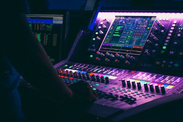 You are currently viewing The Basics of Sound Design: 5 Things to Know