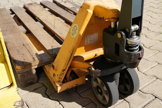 You are currently viewing Electric Vs Manual Pallet Trucks: What Should You Prefer?