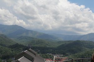 Read more about the article Why Is Location A Key When Choosing a Top Gatlinburg Hotel on Your Honeymoon?