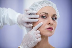 Read more about the article Short Scar Facelift vs. Traditional Facelift: Which is Right for You?