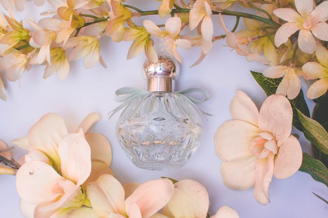 You are currently viewing Understanding How Long Perfume Lasts on Different Textiles: 5 Things to know