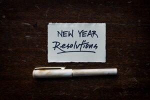 Read more about the article Navigating the New Year: Setting Realistic Resolutions and Achieving Them