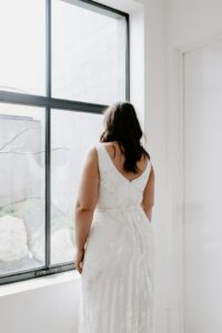 Read more about the article Elegance Beyond Size: Plus-Size Wedding Dresses, Tulle Evening Dresses, and Strapless Evening Dresses