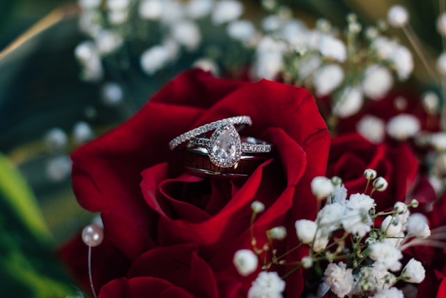 You are currently viewing Sparkling Forever: The Magic of Diamond Weddings