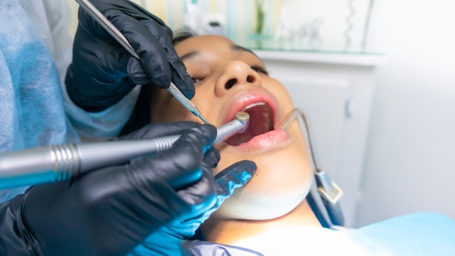 You are currently viewing From Pain To Relief: How To Handle An Infected Tooth