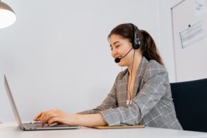 Read more about the article How to Improve Productivity in Your Contact Center