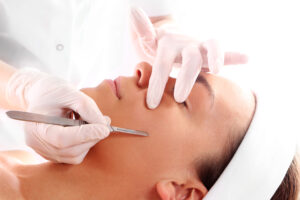 Read more about the article Precision Exfoliation: Exploring the Art of Dermaplaning