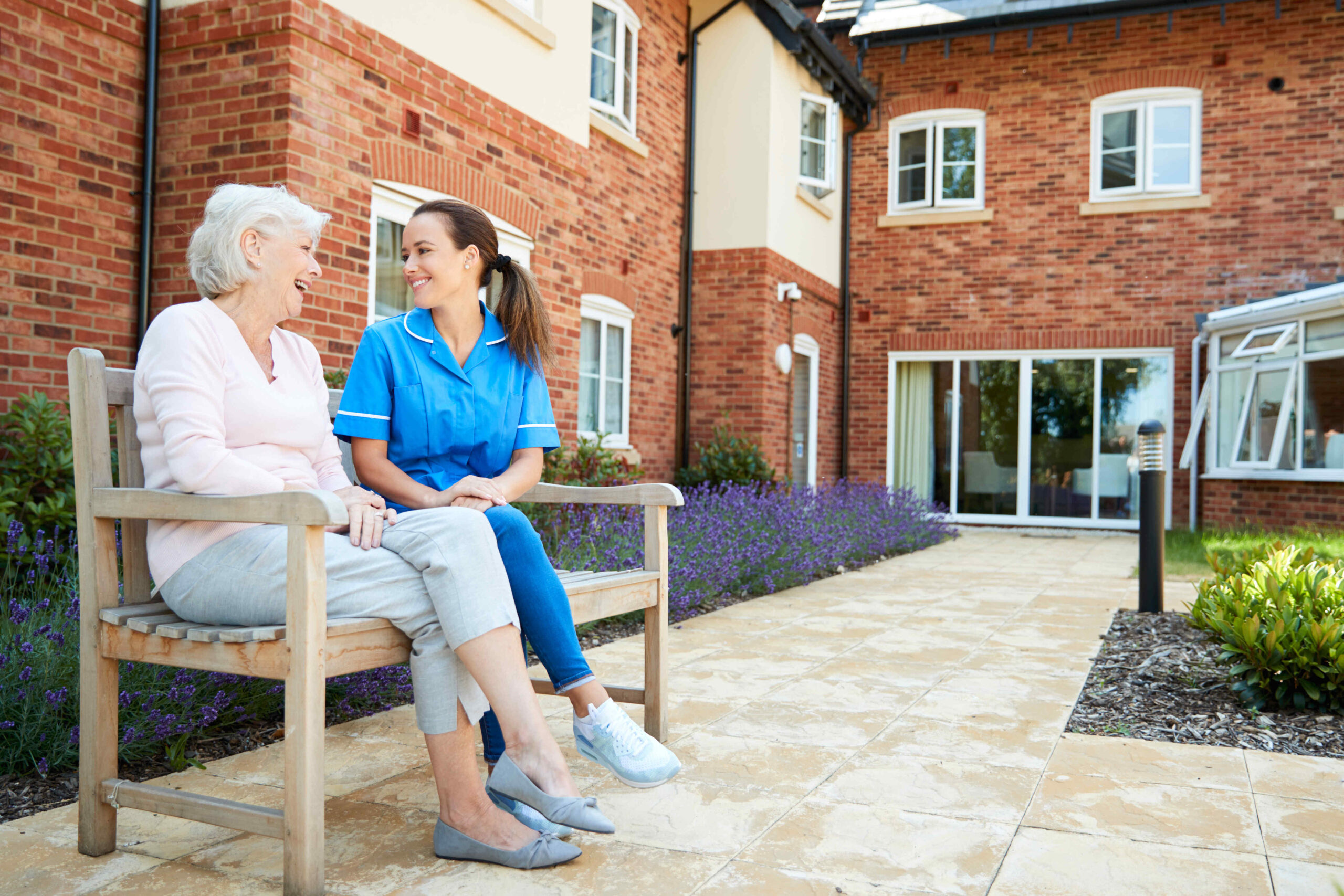 You are currently viewing Choosing the Right Luxury Assisted Living Community: Factors to Consider